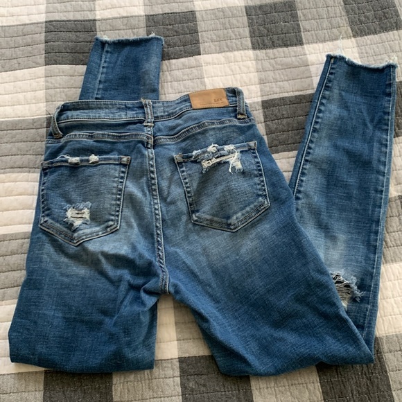 BKE BILLIE Slim Fit High Rise Ankle Skinny Distressed Blue Jeans from Buckle - Picture 2 of 12